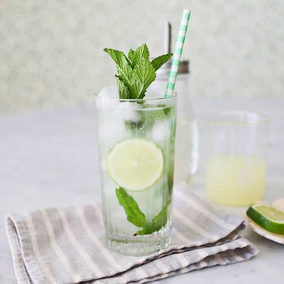 A non-alcoholic Virgin Mojito with mint and lime